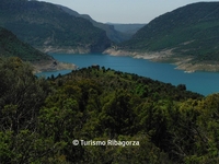 Ermita de San Marcos con el embalse de Canelles al fondo